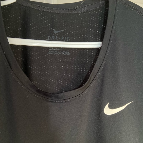 Black Dri-Fit NIKE top - Picture 2 of 3